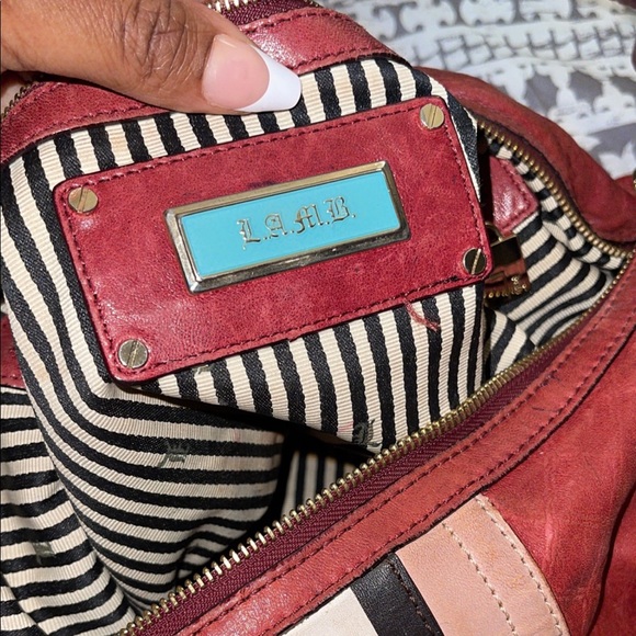 Gently used L.A.M.B bag🥰 shoulder ( Classic styles it’s details. - Picture 6 of 6